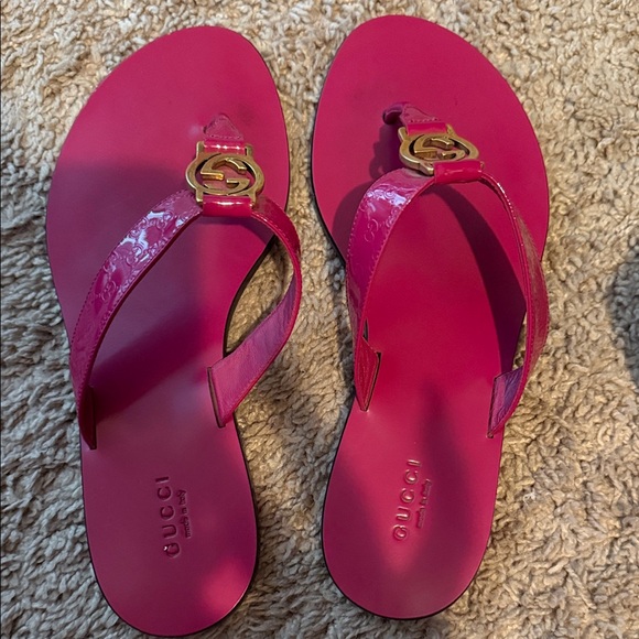 Gucci Fuchsia Sandals with Gold Accent - Picture 1 of 4
